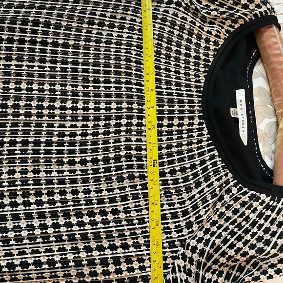 Max studio dress Sz XS  fit flare midi ribbed black/white/ beige - Picture 5 of 9